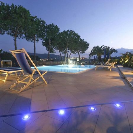 Il Porto Trilocale Nr.7 Apartment Porto Azzurro Luaran gambar