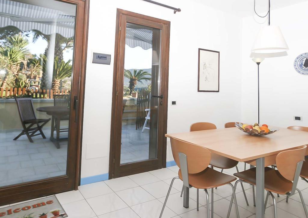Il Porto Trilocale Nr.7 Apartment Porto Azzurro Luaran gambar