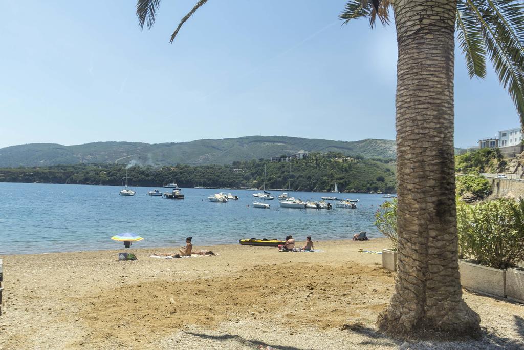 Il Porto Trilocale Nr.7 Apartment Porto Azzurro Luaran gambar